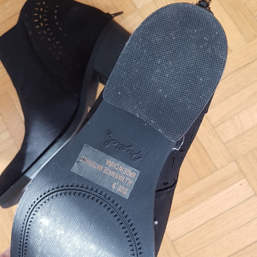 Ankle booties - Picture 2 of 3